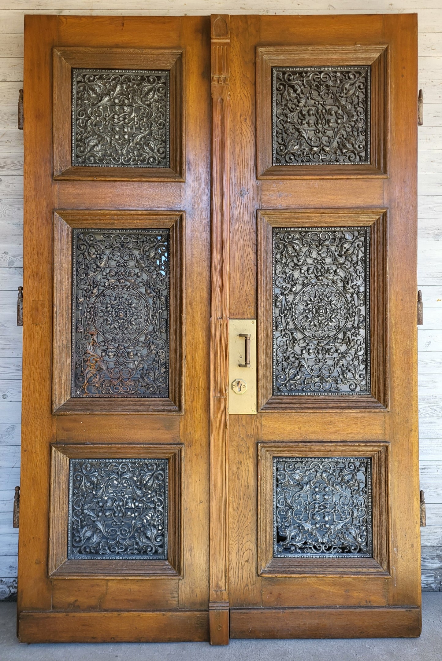 Massive Eichentür - aufwendige gusseiserne Gittern - HD2/174