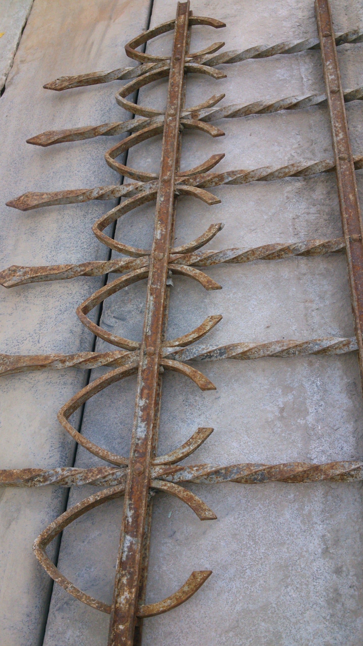 sehr massive Fenstergitter um 1900 - antike-tueren-baustoffe